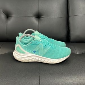 New Balance Womens Warislt4 Blue Running Shoes Size 9.5